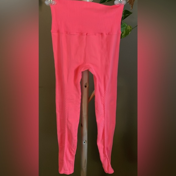 New Free People Movement Good Karma leggings. - Picture 4 of 7